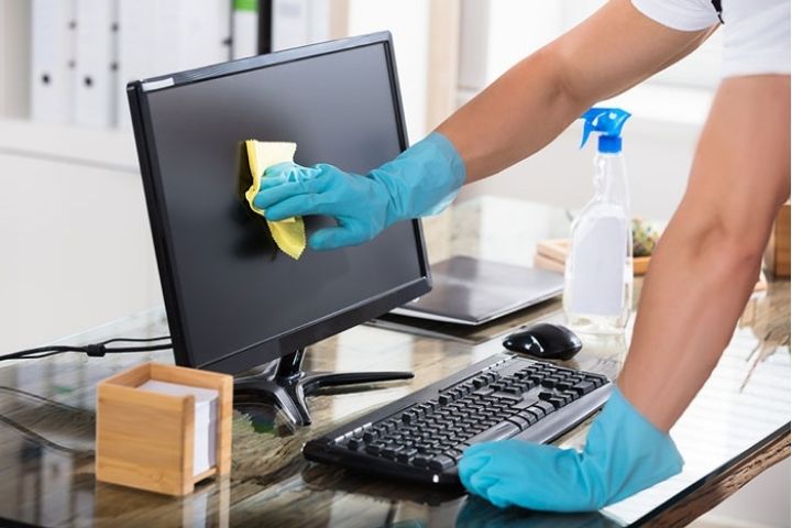 How to keep Computer Desk Dust Free