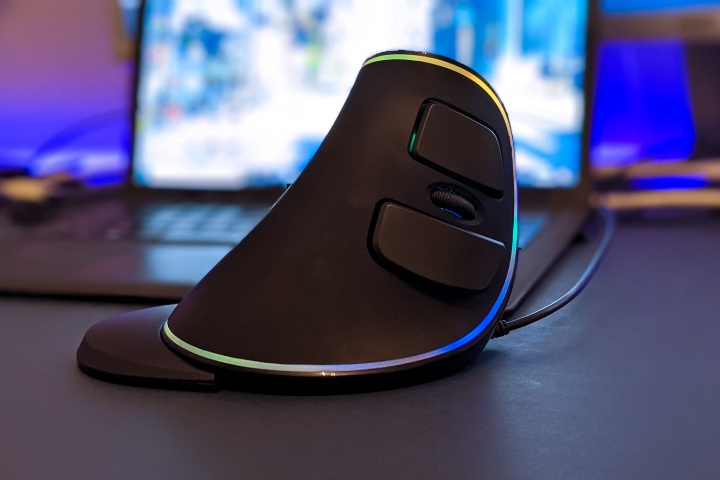 Is a vertical mouse good for gaming