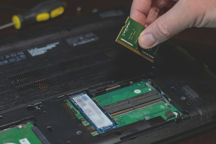 How To Know If You Can Upgrade Your Laptop RAM? (5 Ways)
